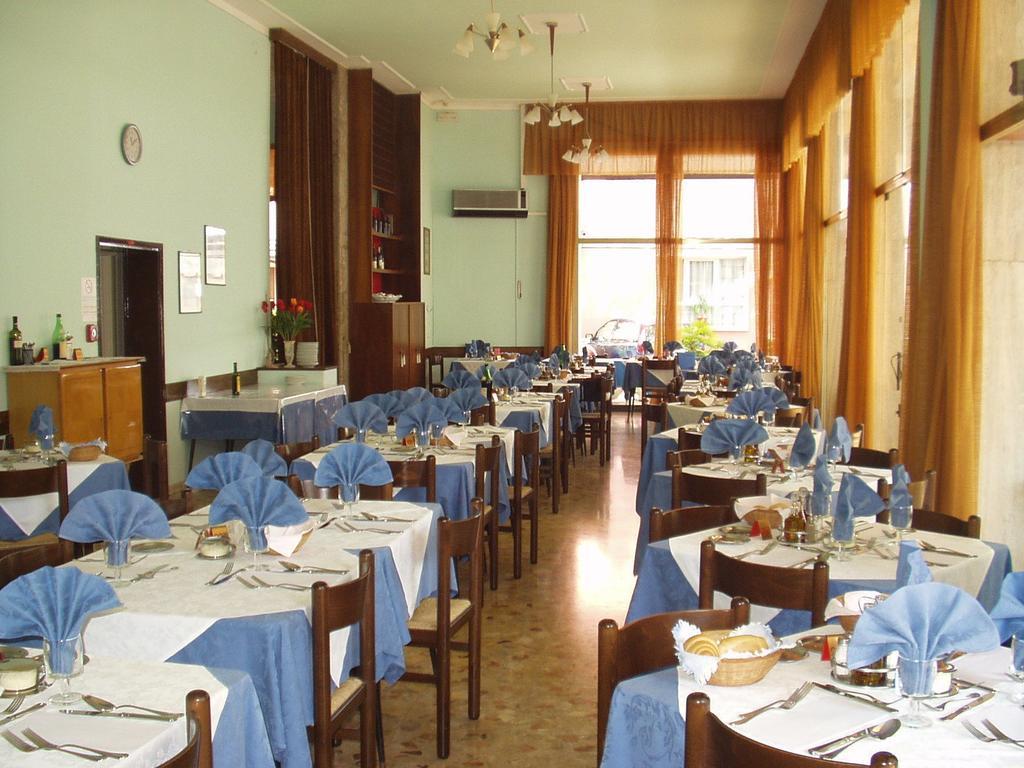 לידו די ג'סולו Hotel Britannia מראה חיצוני תמונה